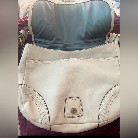 Like new Coach cream leather crossbody bag - Picture 2 of 5
